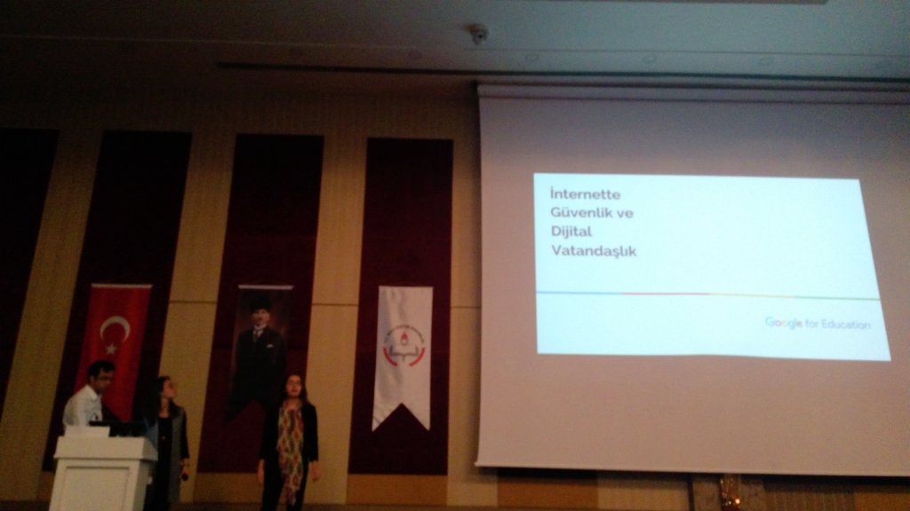 ErhanBTrobotics's tweet photo. İnternette Güvenlik ve Dijital Vatandaşlık sunumundan. @GoogleForEdu @Google @egitimbilisim @mus_eba https://t.co/BMjA6nLPiW