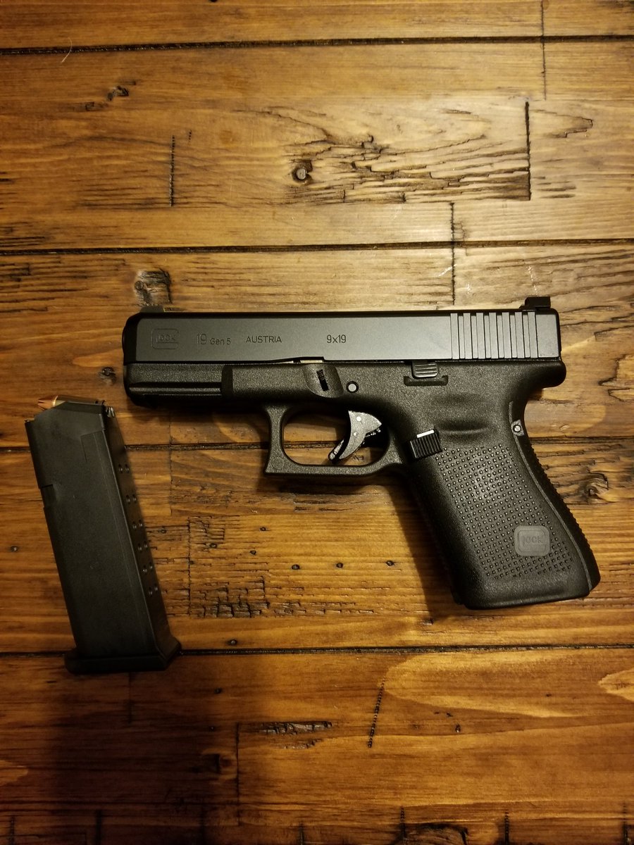 TheKovacz's tweet photo. Picked up the Glock 19 Gen 5 today, must say @GLOCKInc did a fantastic job on this.
#Glock #2A https://t.co/S4re1l1hX3