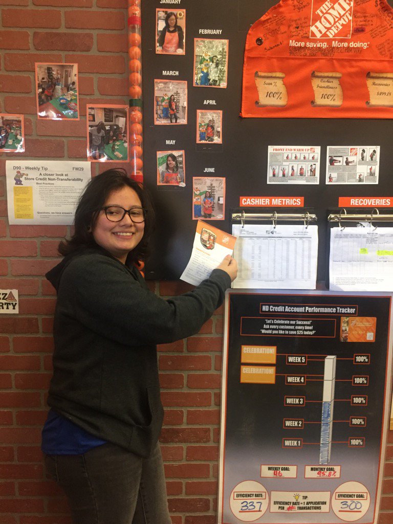 Laura_FES_1017's tweet photo. A big shout out to Claudia 1017 opening 2commercials driving customer service 🤓2in the district awesome job 101credit https://t.co/lGUzf2e7Cw