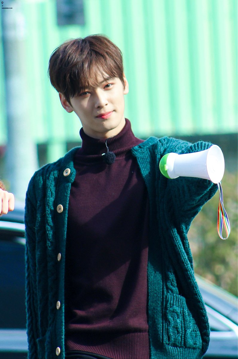 EUNWOOHOLIC_COM's tweet image. 171128 미니팬미팅 #아스트로 #차은우 #이동민 #니가불어와 #ASTRO #CHAEUNWOO #BARAM @offclASTRO  우리 동민이 언제나 고맙고 이따 본방도 차이링👌😙