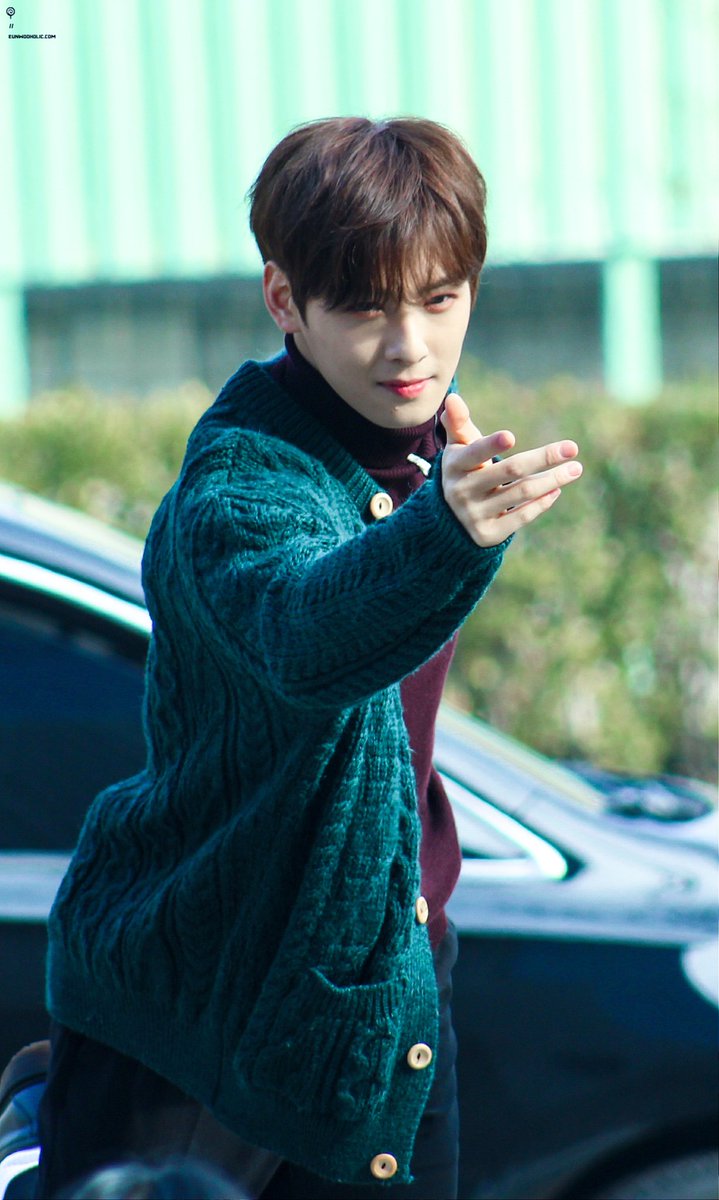 EUNWOOHOLIC_COM's tweet image. 171128 미니팬미팅 #아스트로 #차은우 #이동민 #니가불어와 #ASTRO #CHAEUNWOO #BARAM @offclASTRO  우리 동민이 언제나 고맙고 이따 본방도 차이링👌😙