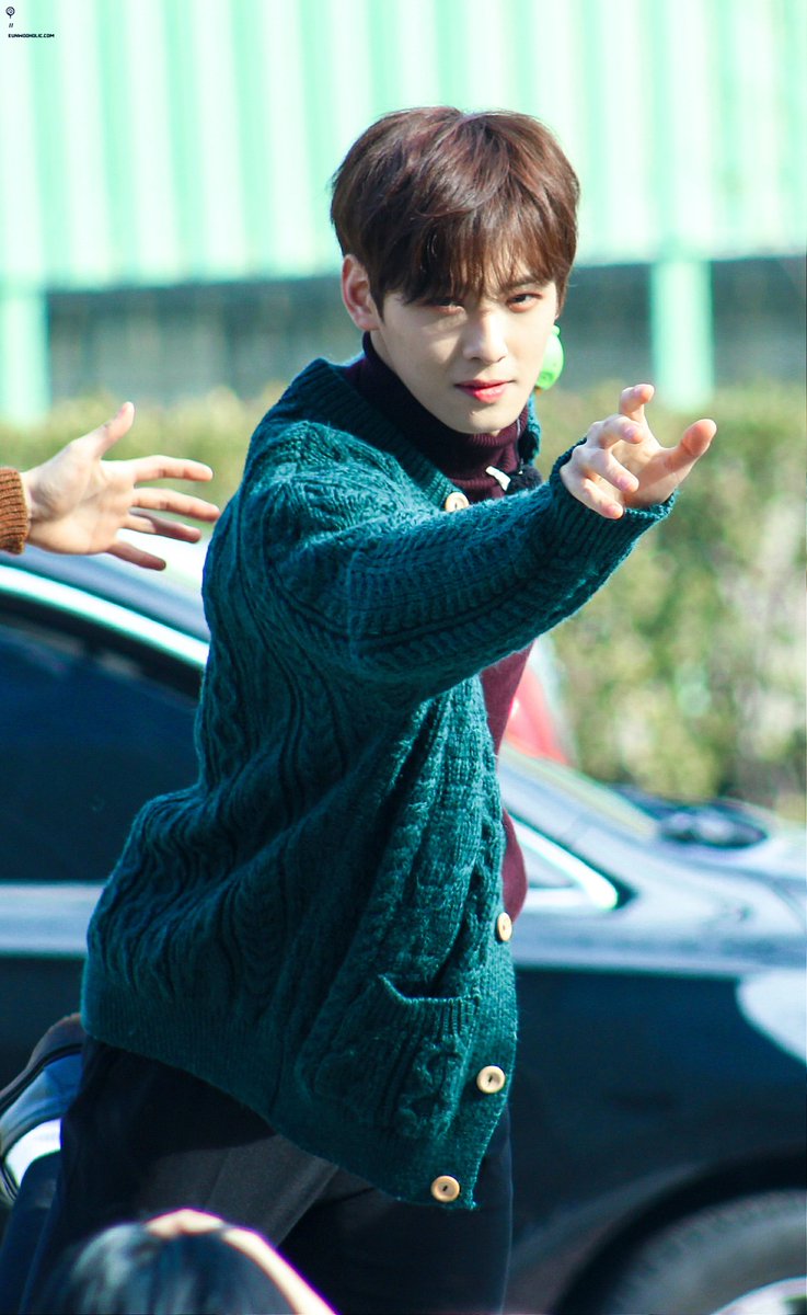 EUNWOOHOLIC_COM's tweet image. 171128 미니팬미팅 #아스트로 #차은우 #이동민 #니가불어와 #ASTRO #CHAEUNWOO #BARAM @offclASTRO  우리 동민이 언제나 고맙고 이따 본방도 차이링👌😙