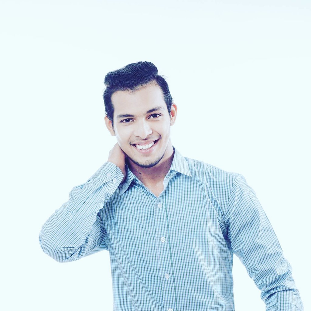 kartikpaliwal14's tweet photo. Smile in the mirror. Do that every morning and you'll start to see a big difference in your life.❤️
#actorkartikpaliwal #akp #Model2017 #photoshoot https://t.co/Jci80jDVVd