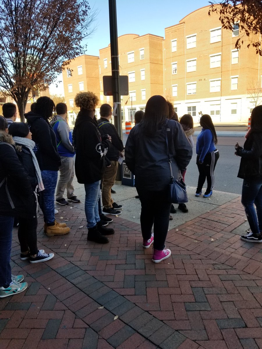 MeadowbrookIB's tweet photo. IB and MADE students touring VCU. #time2engage @MeadowbrookCCPS https://t.co/bymG0ACJGE