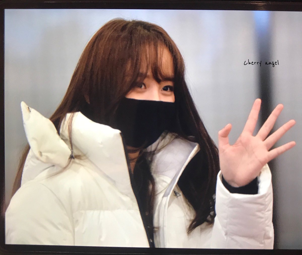 cherryangel_210's tweet photo. 171128 MAMA 하네다 입국 김소현

#kimsohyun #김소현 https://t.co/cNrFSrp3Bp