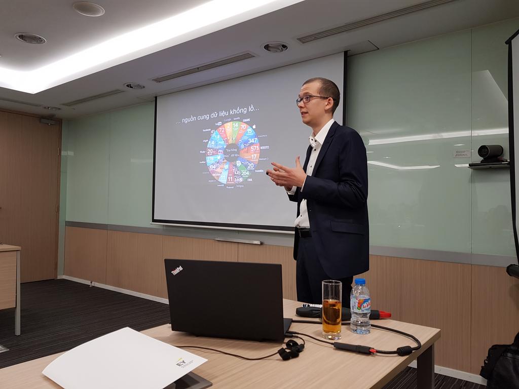 raffmaio's tweet photo. Jérôme Bovay presenting how to empower fraud prevention solution with Machine Learning in Hanoi @netguardians #CyberSecurity #MachineLearning https://t.co/YbbUBAqThG