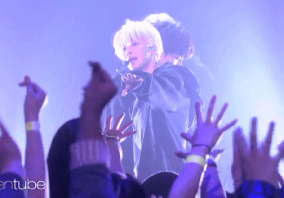 7_mimi71013's tweet photo. EllenShow 엘렌쇼 DNA 지민이 팬 하트에 망개웃음 활짝 피었어 ㅋㅋ 귀여워💕♥️ #지민 #방탄소년단 #BTSxEllen #TheEllenShow #jimin ♥️ #BTSxDNA #BTSxAMAs https://t.co/DJpHXLrZ0h