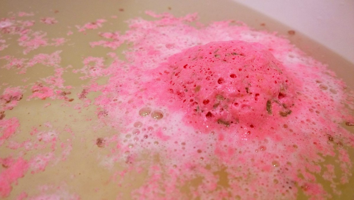 baby_laughing's tweet photo. There is no angry way to say BUBBLES so buy a bath bomb #laughingbabysoapak #soapak https://t.co/UR6qNuSfYe