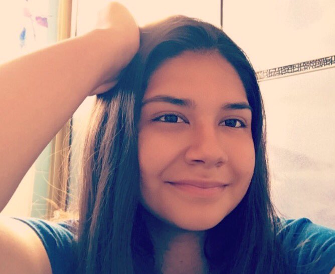 Crosshairtruthr's tweet photo. Of course I am late like always but I’m here (: 💛💛 #hunterweek #smilesforhunter @Hunterroberson https://t.co/EQC7dTIpwY