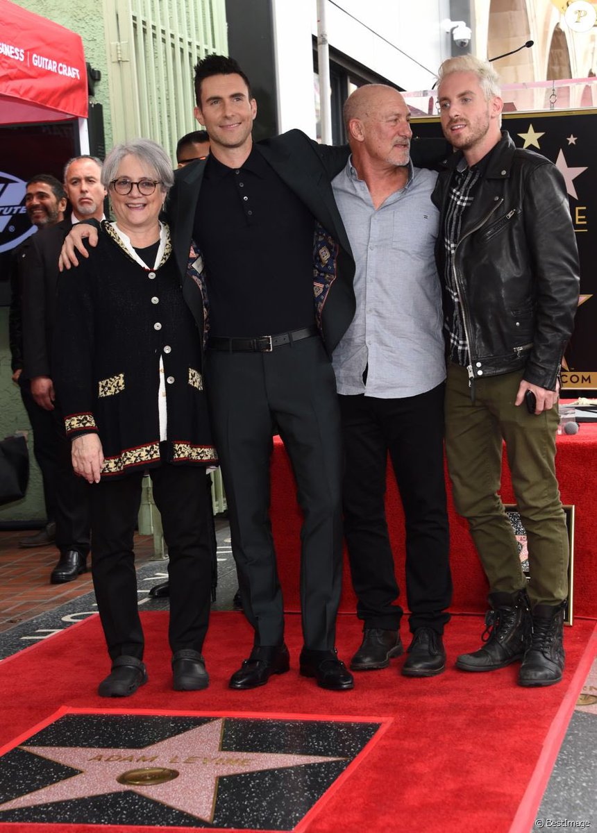 Adamlevineislve's tweet photo. Fam bam 💥 
Say Hi to the Levine tribe 💞
#AdamLevine #leviner #mcm #mce #bkstg https://t.co/hop6lUR6Bo