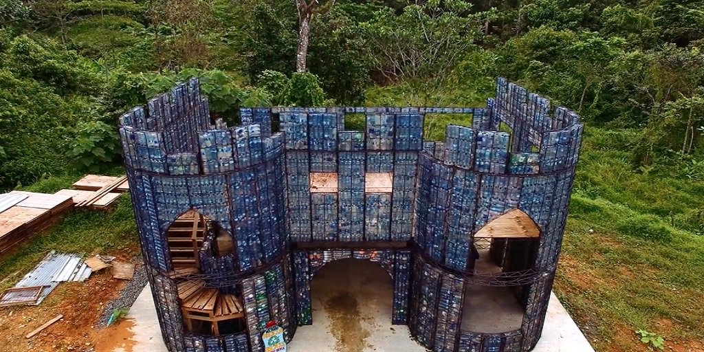 PolychemUSA's tweet photo. Entrepreneur Using old plastic PET bottles to build homes on an island off Panama (Deutsche Welle)#sustainability - https://t.co/MITyjLRJIE https://t.co/2XzgU0uUfB