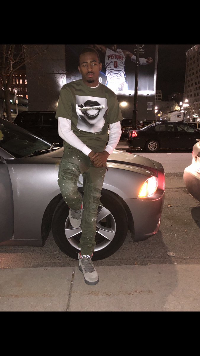 Watchme_ball's tweet image. I don't even look at shit the same especially since I lost niggas from my gang #RIP20