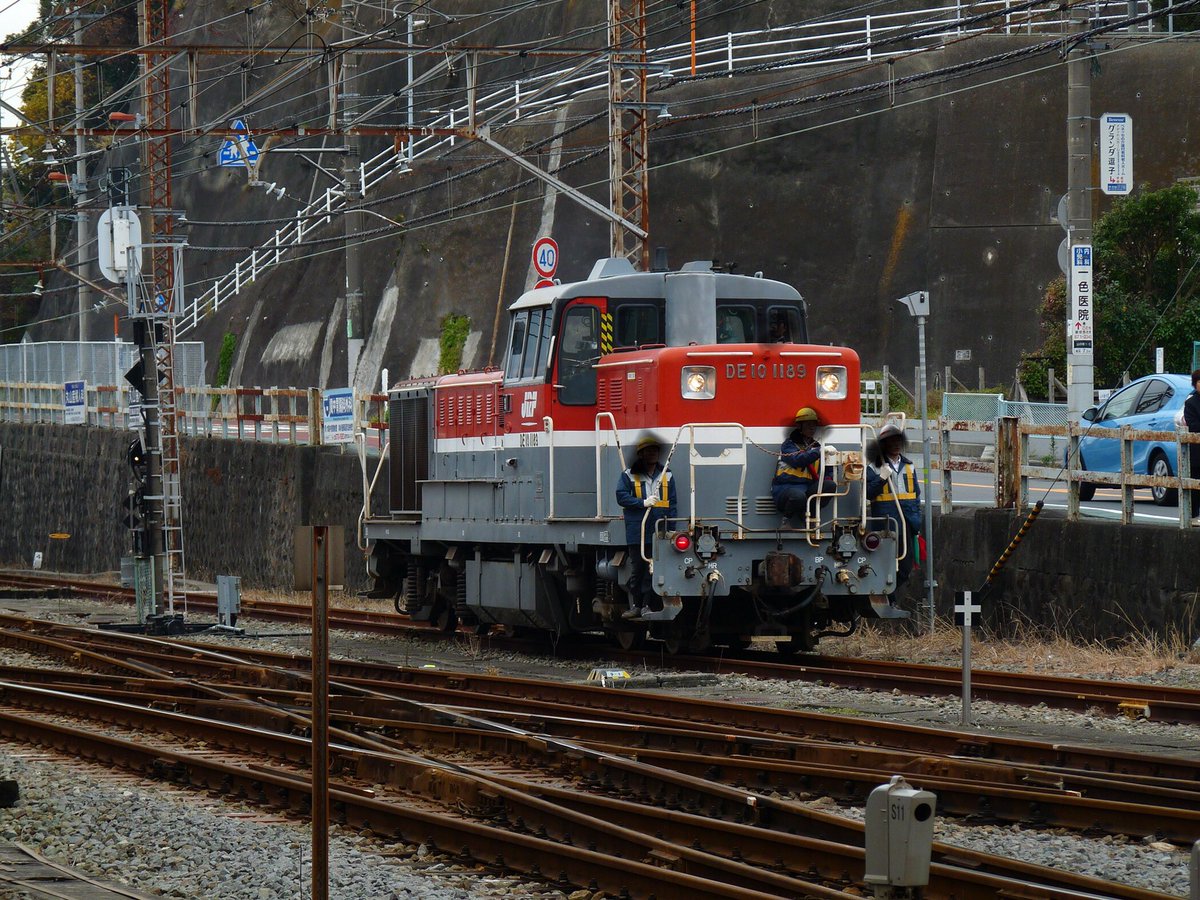 ty_8039's tweet photo. 今日のエスコート役は、DE10 1189。
#2121F #2020系 #田園都市線 #DE10 https://t.co/RCkPfBe368