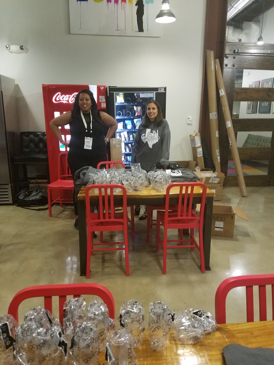 IAEE_HQ's tweet photo. #IAEEYP get your shirts and champagne flutes after the YP Party! https://t.co/yh9dnvcKu3