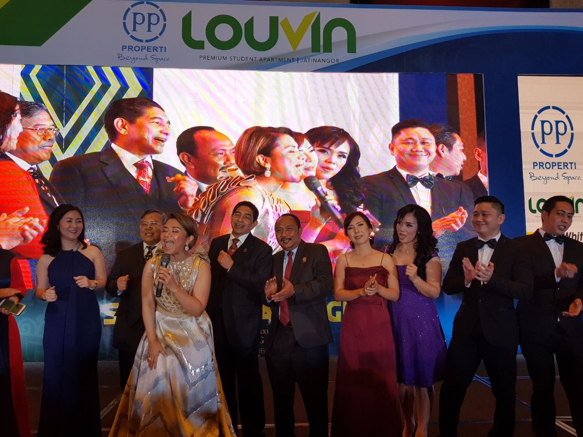 RayWhiteBandung's tweet photo. Louvin Apartement Spectacular Night with Ruth Sahanaya mendapatkan apresiasi yang sangat luar biasa, terutama dari warga Bandung.
#raywhite #raywhitecentralbandunggroup #spectacularnight #ruthsahanaya #properti #ppproperti #louvin #apatement #jatinangor #investasi #bandung https://t.co/xanJKU0yPA