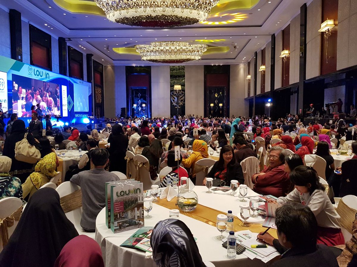 RayWhiteBandung's tweet photo. Louvin Apartement Spectacular Night with Ruth Sahanaya mendapatkan apresiasi yang sangat luar biasa, terutama dari warga Bandung.
#raywhite #raywhitecentralbandunggroup #spectacularnight #ruthsahanaya #properti #ppproperti #louvin #apatement #jatinangor #investasi #bandung https://t.co/xanJKU0yPA