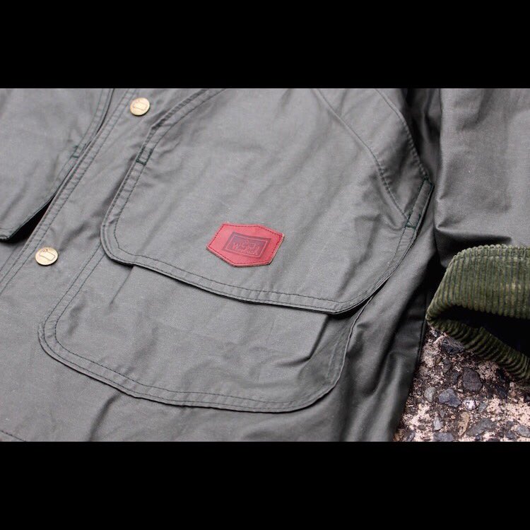 doluke_tokyo's tweet photo. new arrival .
『Oiled jacket』 
王道のBarbourはあえて選ばない。そんな捻くれ者の方たちへ。

#doluke #vintage #used #fashion #ootd #outfit #snapshot #street #classic #oiledjacket #woolrich #古着屋 #原宿 #入荷 https://t.co/6gzwP9TqW8