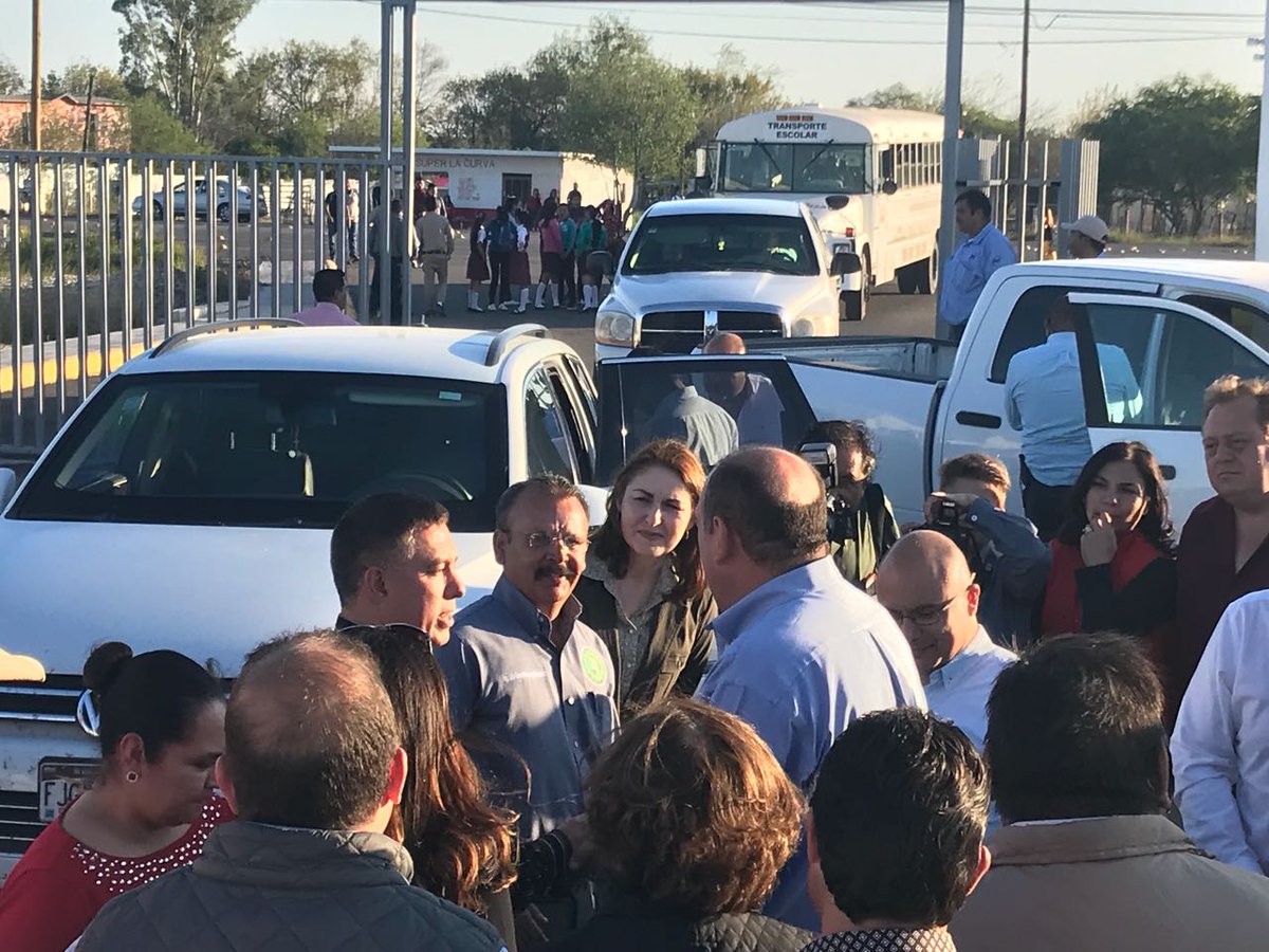Inauguración de infraestructura deportiva y de servicios en la Universidad Tecnológica de la Region Carbonifera <a href="/rubenmoreiravdz/">Rubén Moreira</a> <a href="/jochoagalindo/">Jesús Ochoa Galindo</a> <a href="/raulvela_e/">CP  Raul Vela</a> @SEDUCOAH <a href="/UtrcOficial/">UTRC</a>