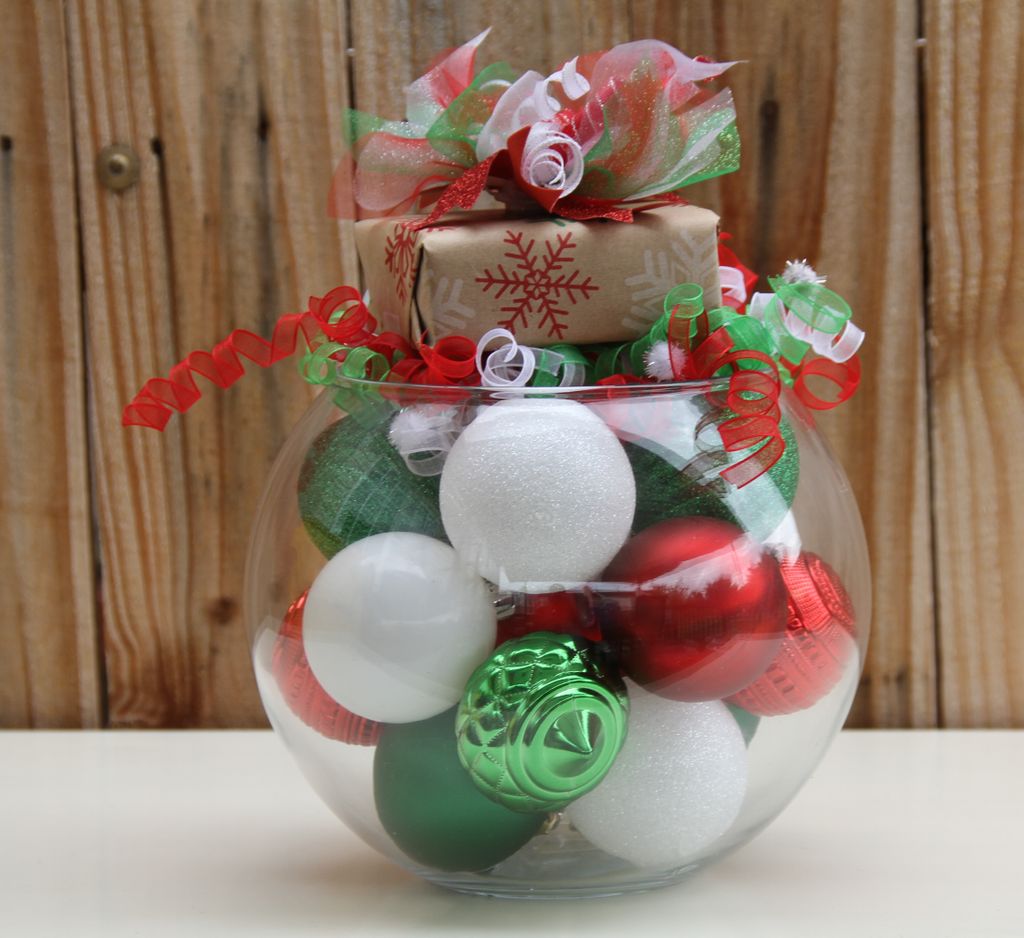 glassandsass's tweet photo. I call this #cutie "Crazy Never Looked So Cute"... I just love it! https://t.co/LlasE050aR #glitterglassandsass #christmas #centerpiece #design #decor #etsy #shopsmall https://t.co/qd6PAi034B