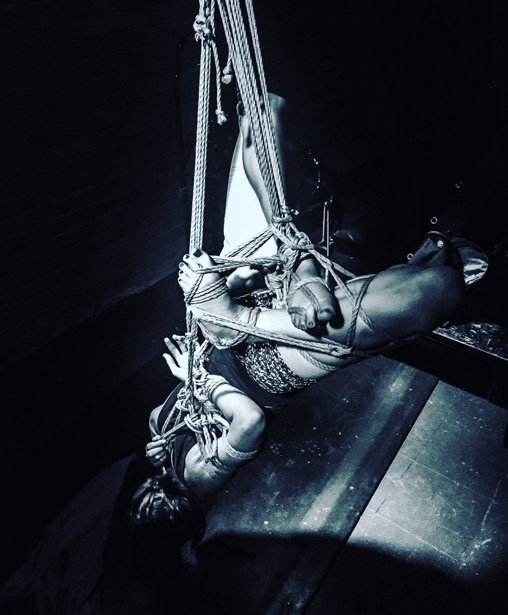 JaidenLillith's tweet photo. Perspective.
Rope - Jaiden Lillith
Model - anonymous
#shibari #kinbaku #suspension #beauty #painisbeauty #beautifulsuffering #rope #bondage #japaneseropebondage #restraint #prettythings #aesthetics #sensual #erotic #sadist #rigger #ropeart #art #inversion https://t.co/orCSm43gXP