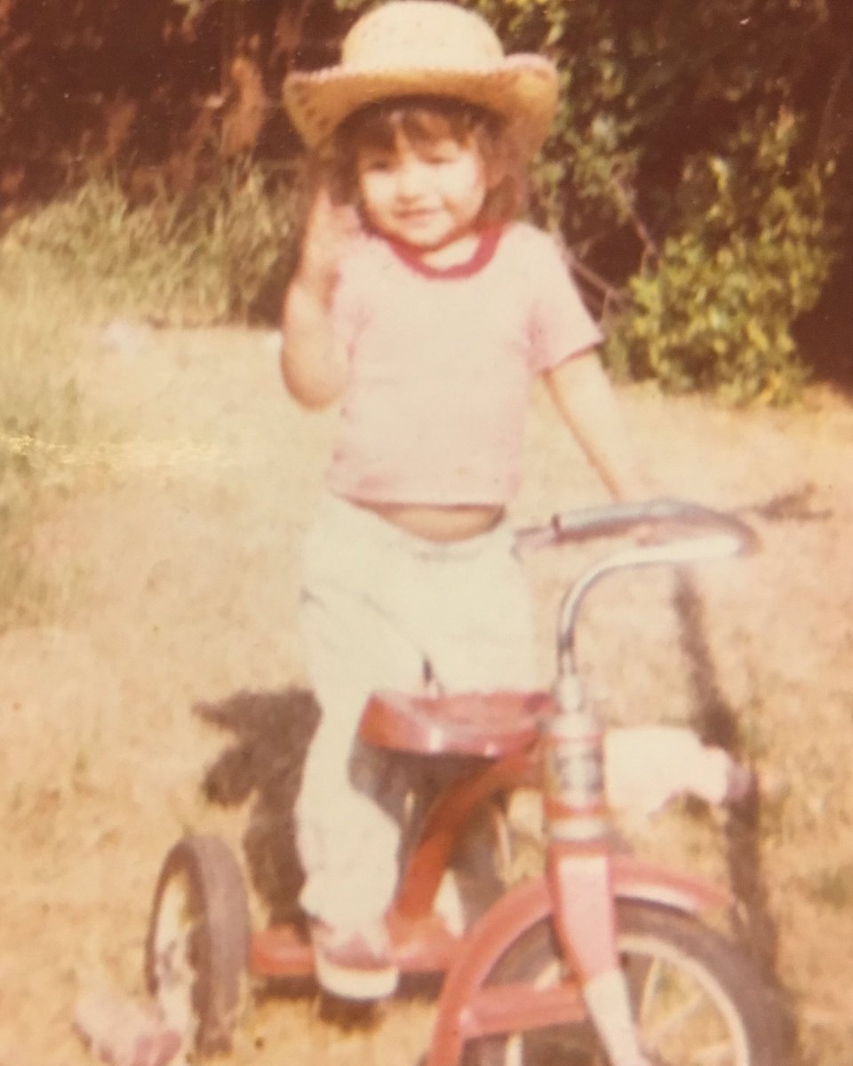 ClauditaTheOne's tweet photo. Hat &amp; mid drift on my tricycle I was #flyashell why do I have diapers on at 2 tho😂wish mom could tell me why😩 Never take your parents memory for granted, I still have  many questions! On #givingtuesday please consider giving @alzassociation 💜#billgates #alzheimers #endalz #alz https://t.co/zLRjxHjdAV