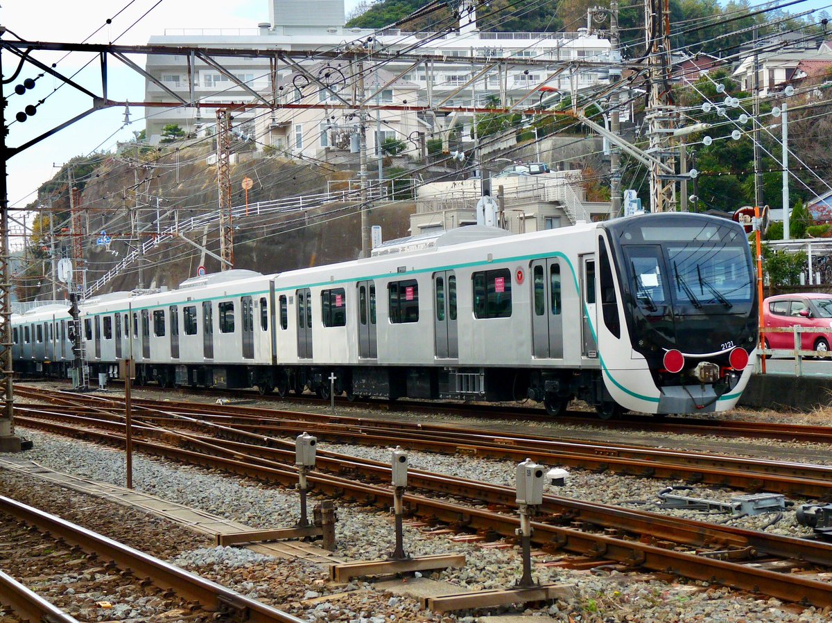 ty_8039's tweet photo. 逗子駅入線。
#2121F #2020系 #田園都市線 #半蔵門線 #東武スカイツリーライン https://t.co/RfQt4vwxpf