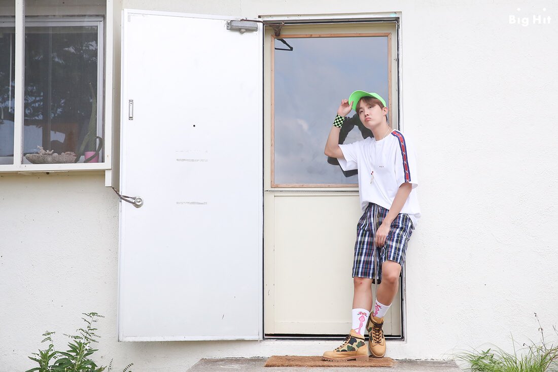 omiypink's tweet photo. Ciee nungguin depan pintu yaa https://t.co/JX00qWWz31