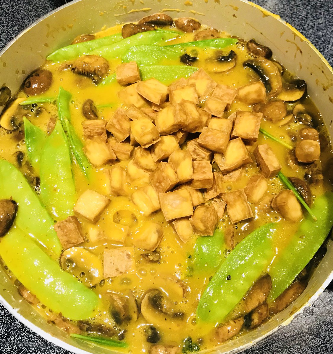 She_Cooks_2's tweet photo. ‘‘Tis the season for healing soups, tonight I made a tofu veggie red curry coconut soup!😋#foodporn #thaiflavor #comfortfood #soupseason #pdxhomecook #foodnetwork #masterchef #theintuitivecook #intuitiveeater https://t.co/tr0p4tVpyd