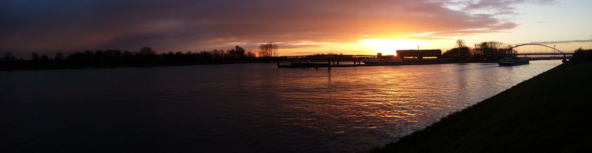 clarionwegerif's tweet photo. En het werd nog mooier.... #jeweetnietwatjeziet als je fietst! https://t.co/4UoPjwqrVa