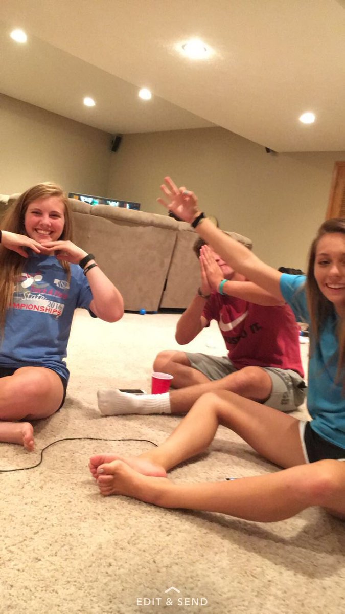 jcheleen's tweet photo. Happy birthday Carly! Hope it was a good one 👍 @CarlyLinde https://t.co/aI5JUGduy5