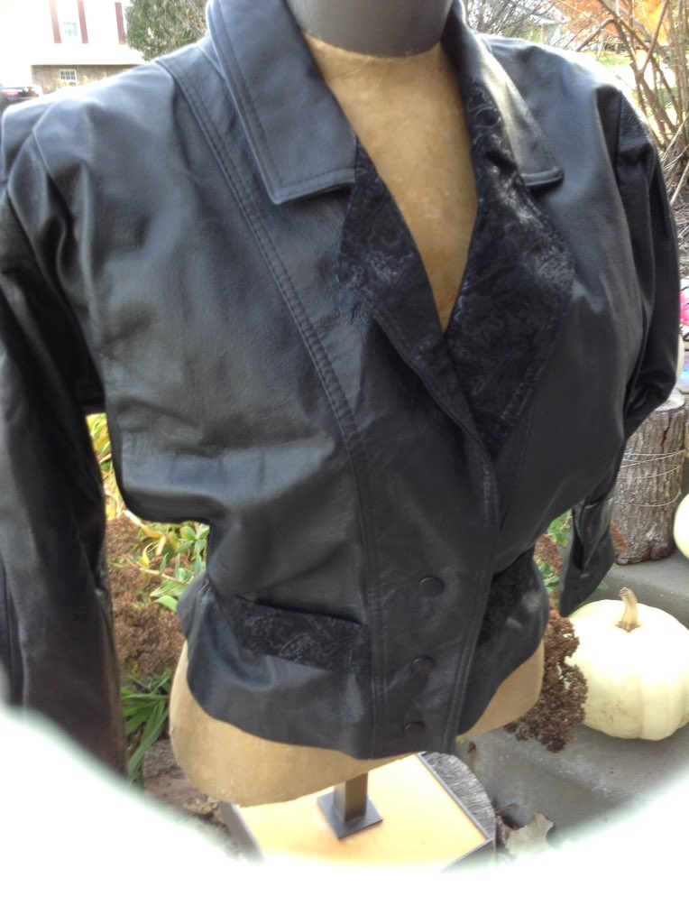 sherryboberry1's tweet photo. Vintage leather n suede coats circa 80s #mamasunbear2 #vintagecoat #etsyshop #etsylent #hipster #80s #etsyfinder #etsyseller @foundinetsy @EtsyRetweeter @EtsyChaChing @eclectic @gallinarara @letitbeginfash https://t.co/mLvWA5XMM9