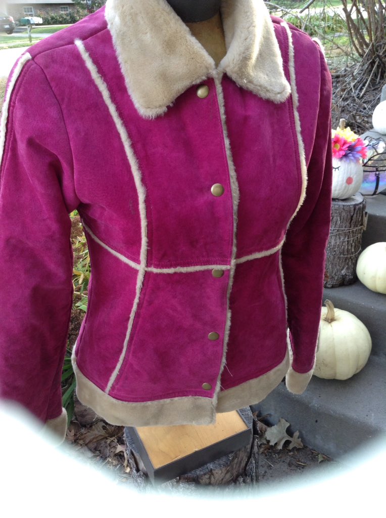 sherryboberry1's tweet photo. Vintage leather n suede coats circa 80s #mamasunbear2 #vintagecoat #etsyshop #etsylent #hipster #80s #etsyfinder #etsyseller @foundinetsy @EtsyRetweeter @EtsyChaChing @eclectic @gallinarara @letitbeginfash https://t.co/mLvWA5XMM9