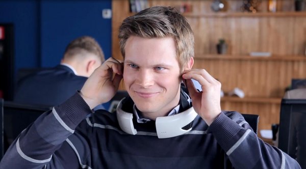 MakerFaireRome's tweet photo. #MFR17 Meet the #Exhibitors - At Maker Faire Rome we'll show you a personal acoustic device that protects speech privacy in open space offices &amp; public places. Let' go see #Hushme - The world's first voice mask for #smartphones! https://t.co/ksfK6pySqV #fashion #wearables #games https://t.co/O5fVgVrnbw