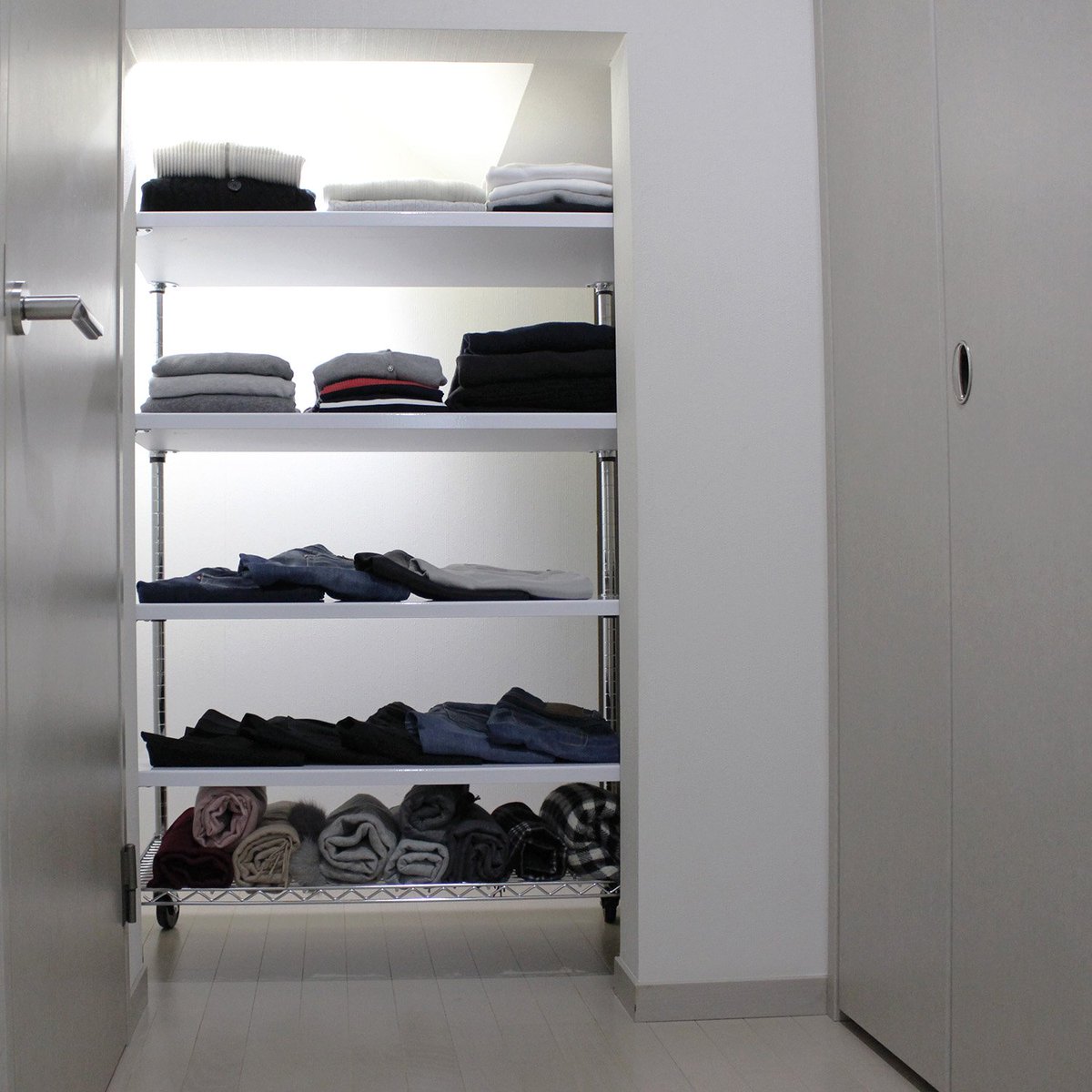 Love Home Mari 収納 インテリア En Twitter ブログ 更新しました クローゼットの収納を真冬仕様にしました 1 お手入れとお掃除が楽な動かせる収納スペース キャスター付スチールラック と お掃除の手順 T Co Xzjyqjzyuv 収納 クローゼット収納