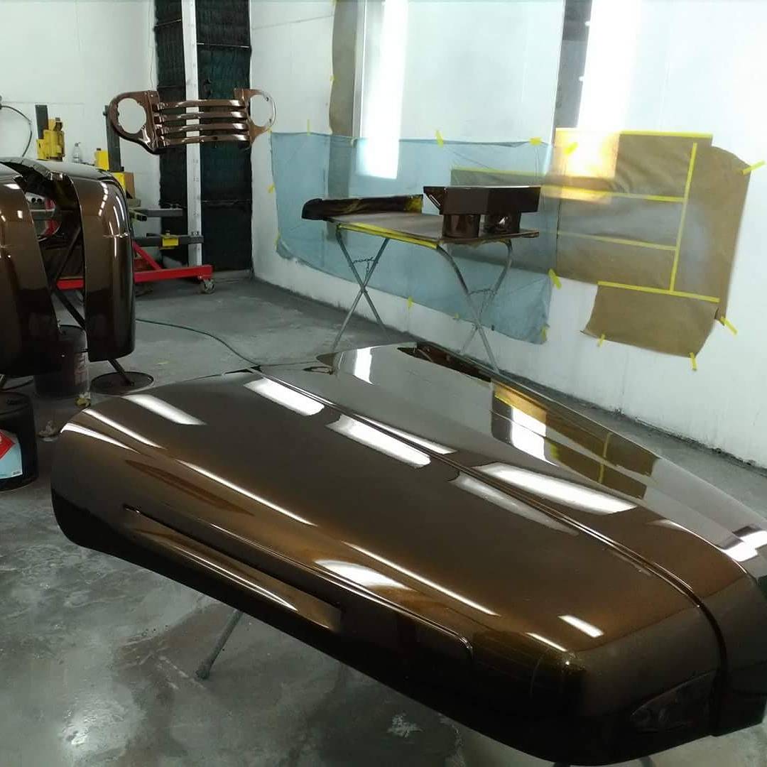 WhiteDesertRods's tweet photo. 1949 #ford got some paint. Love this brown sugar pearl. The pics don't do it justice. Can't wait to see her all together! One #sexy  #hotrod https://t.co/OncZJoppao