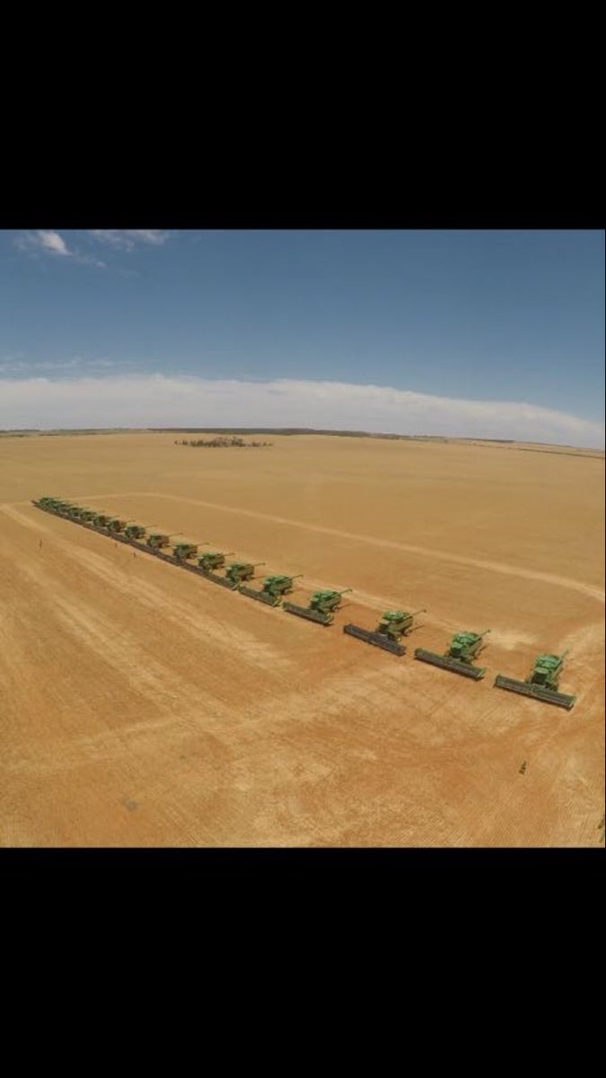 Father in law brought his headers together for one paddock. Didn't take long. #harvest2017 #JohnDeere