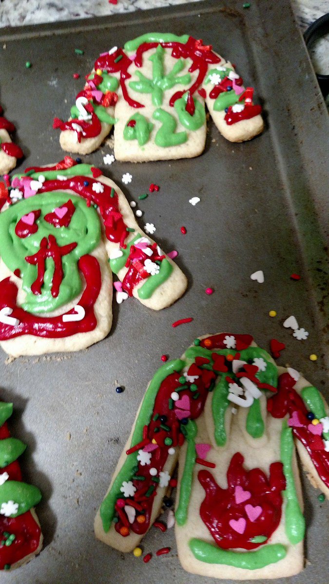 ShitizenKane's tweet photo. Lit AF ugly sweater cookies we made ๐ฅ๐๐ฅ๐๐บ #craftycookingkits https://t.co/86xp8W8R6T