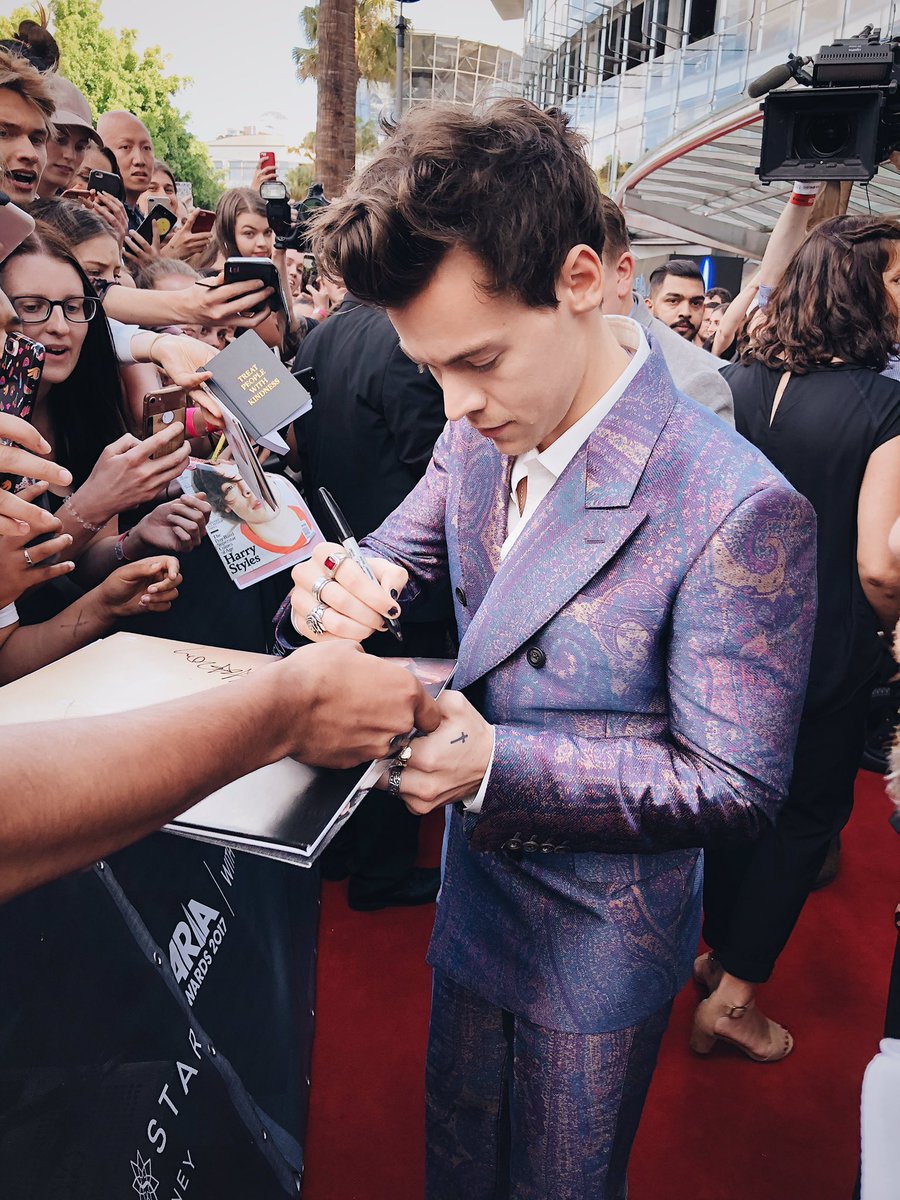 ARIA_Official's tweet photo. And then @Harry_Styles sweeps through The 2017 #ARIAs Red Carpet Presented by @swarovski 🔥 https://t.co/Zds1rqAo0H