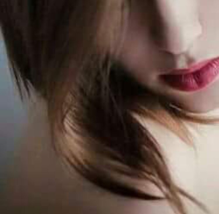 Kalb38450405's tweet photo. دعني أقول أحبك بجنون وأتأملك 
وأرى ما في عينيك وأقرأ سطور العشق على شفتيك
مساء الحب #حبيبي❤
مسائي انت https://t.co/CPTxs8WE4h