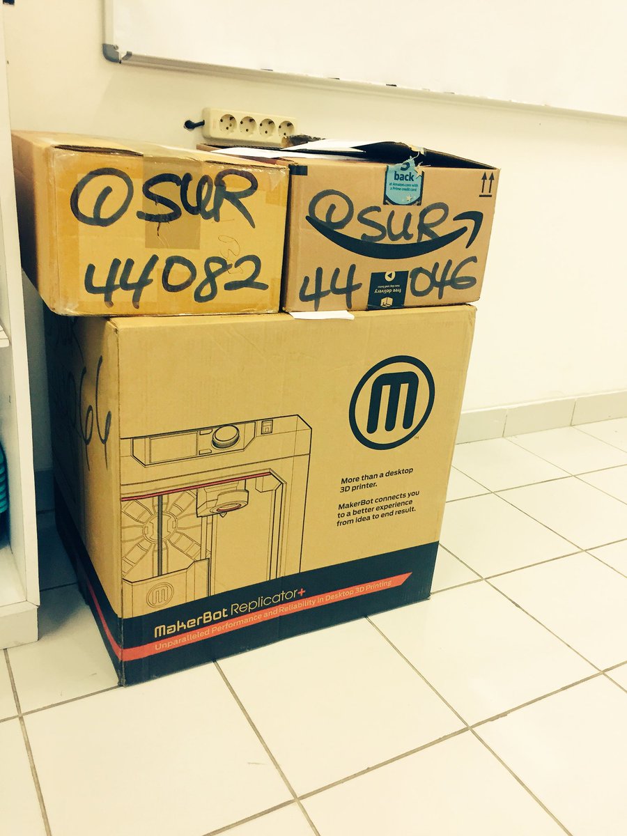 alishamym's tweet image. It's game time in computer science classroom!!! The new toys for my classroom have arrived. #computerGameDesign #csrocks #ilovemyjob #teaching #learning
