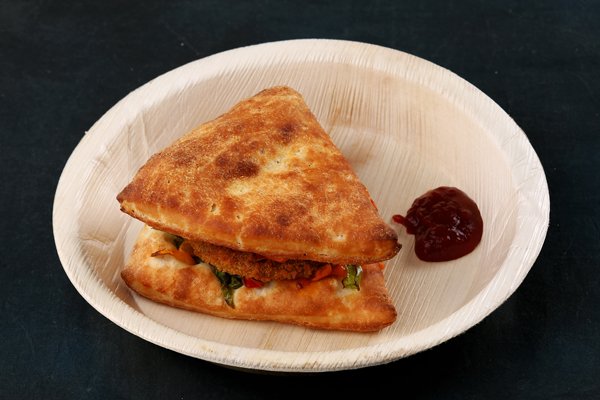 kmt_traders's tweet image. KMT TRADERS 
Areca leaf plate manafacture I am exporter