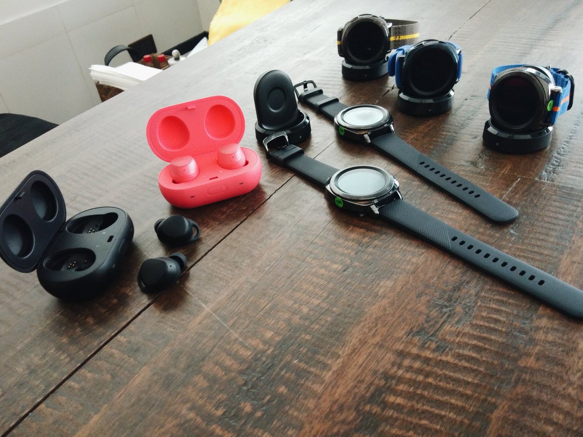 SpeedPHOfficial's tweet photo. Live now: Samsung brings new and improved wearable devices to keep you on track with your fitness goals. Featuring the Gear Sport for P14,990, Gear Fit2 Pro for P8,990, and Gear IconX for P8,490.
#gearsportph #breakyourbest #speedmagph https://t.co/E9cKxYrnqS