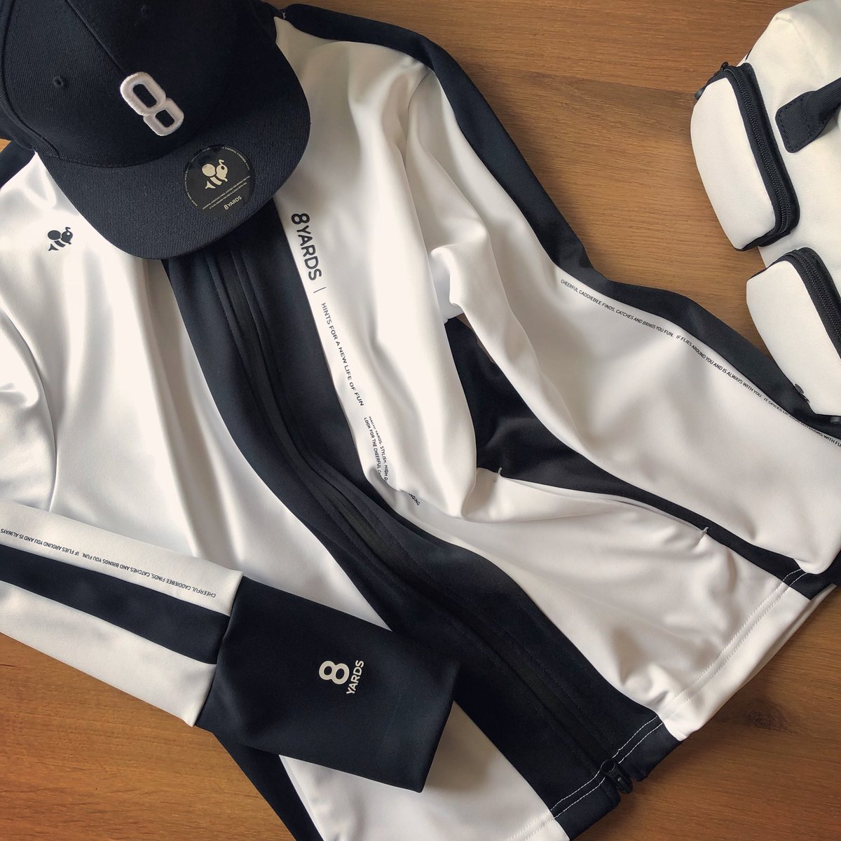 8yards Jp メンズ8yards モノトーンコーデ Lined Track Jacket White 平つばcondensed Black カートバッグ 白hive 8yards ハチヤーズ メンズゴルフウェア メンズゴルフコーデ メンズゴルフファッション カートバッグ