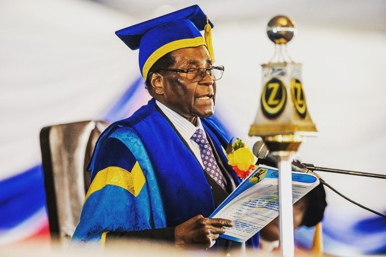 nurufm2012's tweet photo. #Habari Serikali ya Zimbabwe imetangaza siku kuu mpya ya kukumbuka mchango wa Robert Mugabe ambaye aliondolewa madarakani wiki iliyopita.

Gazeti la serikali la Herald limesema sikukuu hiyo itakuwa ikiadhimishwa siku ya kuzaliwa kwa Bw Mugabe kila mwaka. https://t.co/v3uF0yZt5w