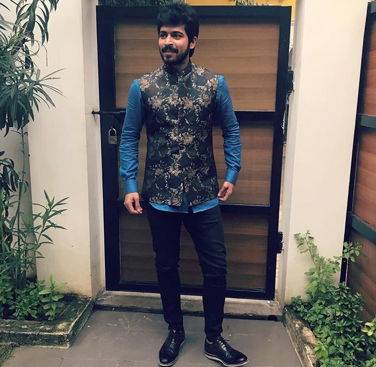 HarishTribe's tweet photo. Our handsome @iamharishkalyan looking ravishing in ethnic wear! #harishTribe Dreasing sense is on point https://t.co/jVhPhycZTq