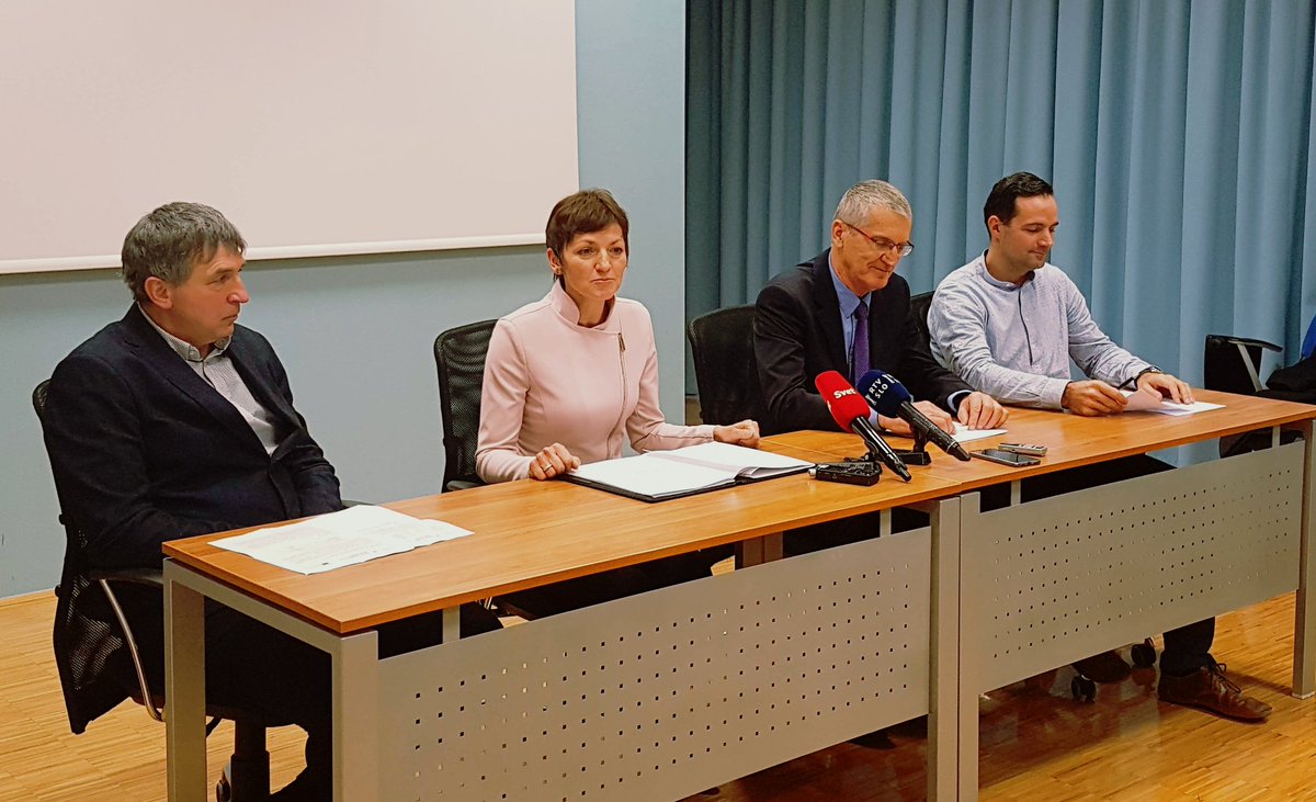 mizm_rs's tweet photo. Novinarska konferenca: Predstavitev analize #SLOfit o trendih telesne zmogljivosti otrok in učinkih projekta #Zdravživljenjskislog. Sodelujejo: @MajaMakovec #JankoStrel #JelkoGros #GregorStarc https://t.co/wr4CJbWw15