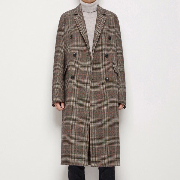 [#강다니엘]
171128 김포공항 출국

브랜드 : LAP
품명 : 체크 더블 버튼 코트
가격 : ₩259,000

(m.theamall.com/shop/detail.ph…)