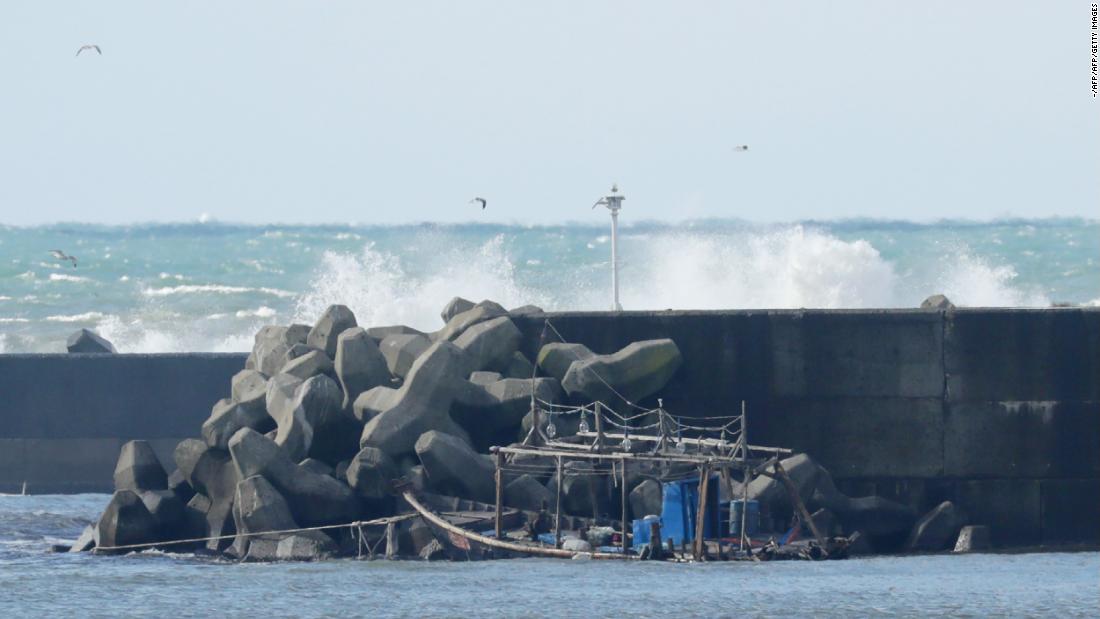 CNN's tweet photo. At least four ships have washed up on Japan's west coast this month, some with bodies on board. Authorities haven't confirmed their origin but signs suggest they're from North Korea https://t.co/OrSNw2oeF0 https://t.co/r6P9YJF2An