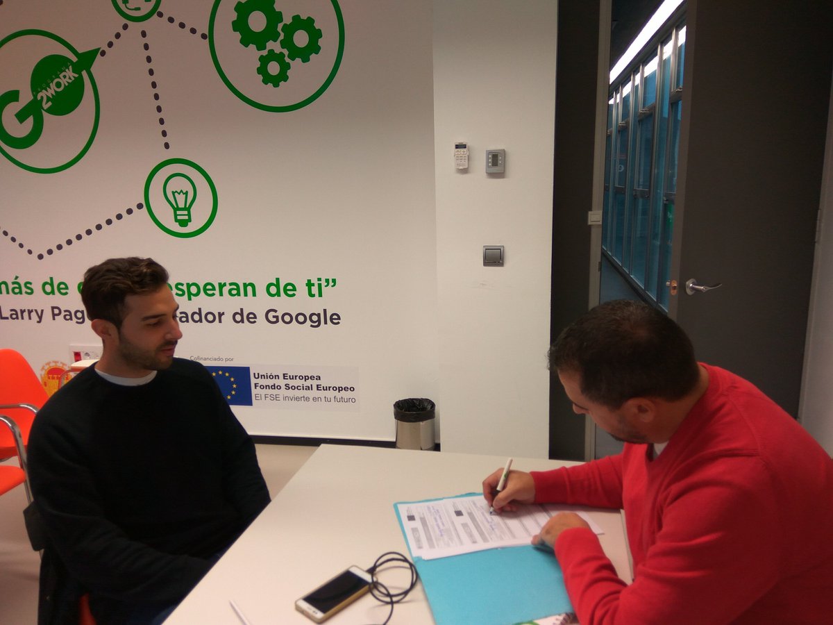 CW_Merida's tweet photo. Acaba de finalizar la tutoría de @fernangonca con Carlos, uno de sus tutorizados. #construyendosueños #CoworkingMerida #SomosEoi @CW_Merida @eoi @vvvaliente @ayto_merida https://t.co/Pmt1p2jkTp