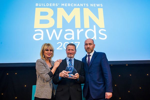 Lifetime Achievement winner Peter Buttle <a href="/pbuttle/">Peter Buttle</a> with sponsor H+H <a href="/CelconBlocks/">H + H UK Limited</a> #BMNAwards17